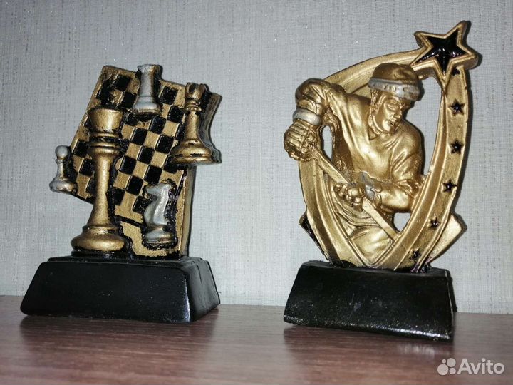 Статуэтки для кабинета