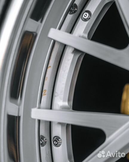 Кованые диски R23 5x112 на Lamborghini Urus