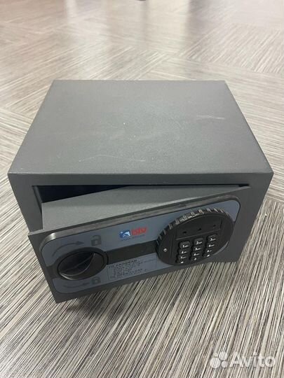 Сейф с кодовым замком