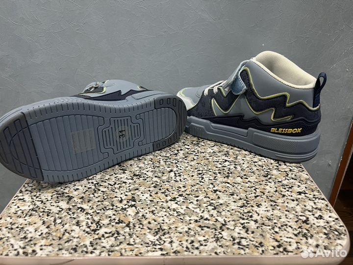 Кроссовки детские