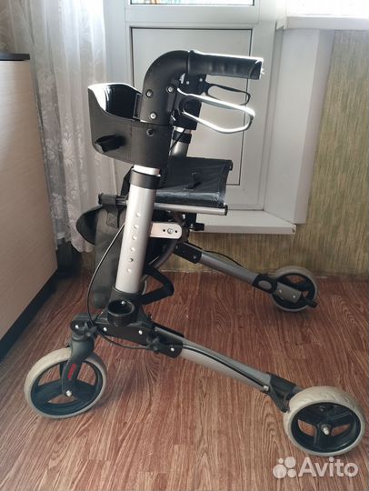 Ходунки-роллаторы на колёсах с сумкой и сиденьем