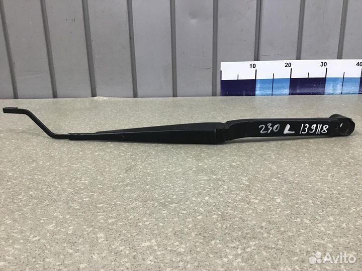 Поводок стеклоочистителя передний левый Mitsubishi