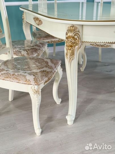 Стол и стулья