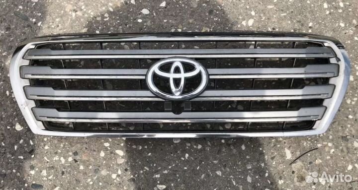 Решетки радиатора Toyota Land Cruiser 200