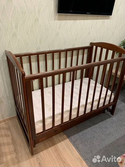 Детская кровать, матрас, мобиль