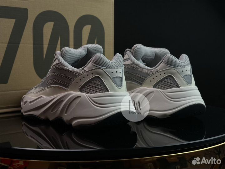 Кроссовки Adidas Yeezy Boost 700 V2 Static