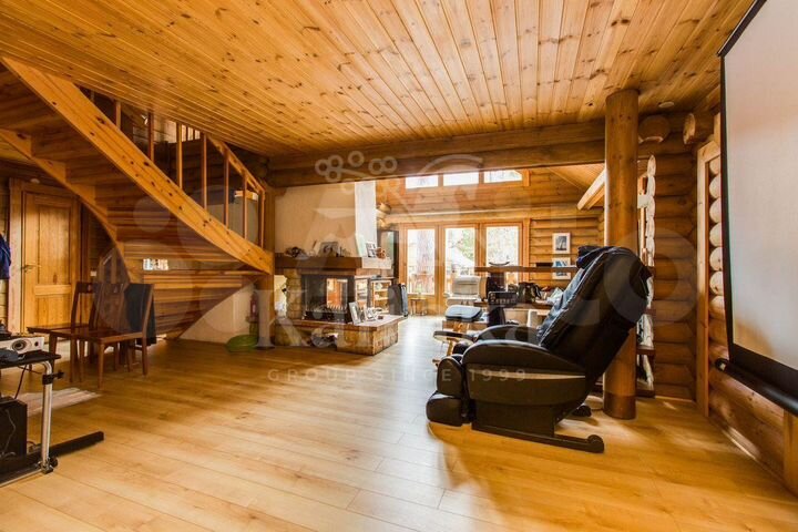 Дом 300 м² на участке 12 сот.