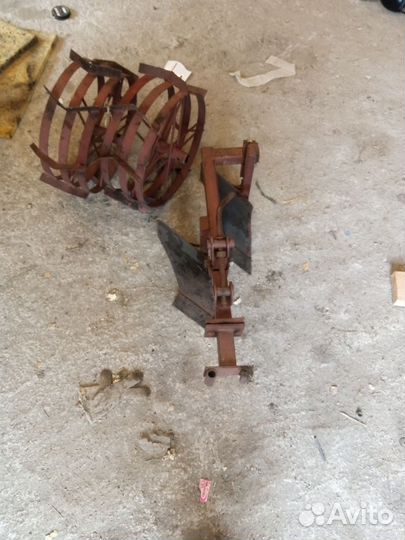 Плуг с грунтозацепами для мотоблока