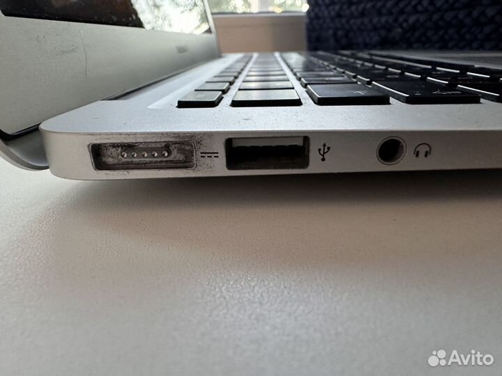 MacBook Air (13-inch, 2017)