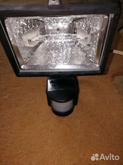 Прожектор на 150 Вт с датчиком движения