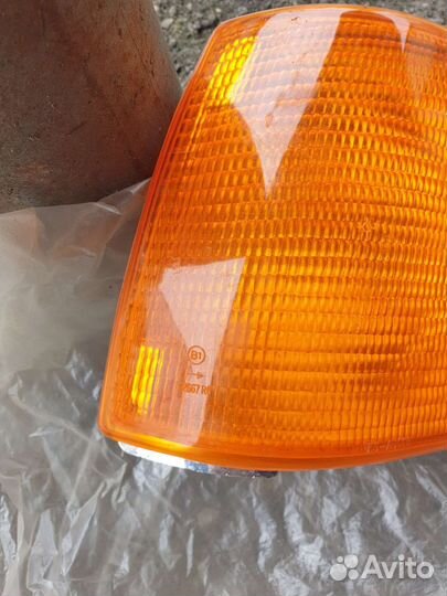 Поворотник левый Ауди 100, 1990 год