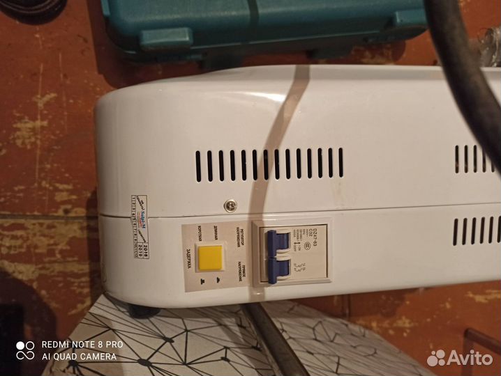 Стабилизатор напряжения настенный