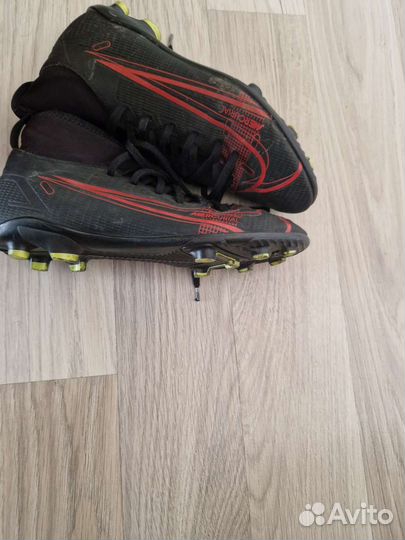 Футбольные бутсы nike