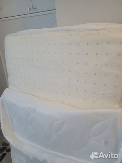 Бортики и комплект постельного белья для малыша