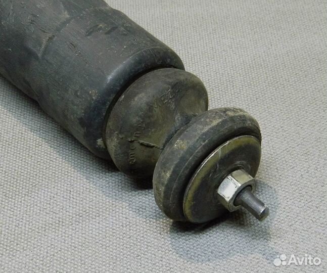 Амортизатор задний Audi 80 B3 KYB