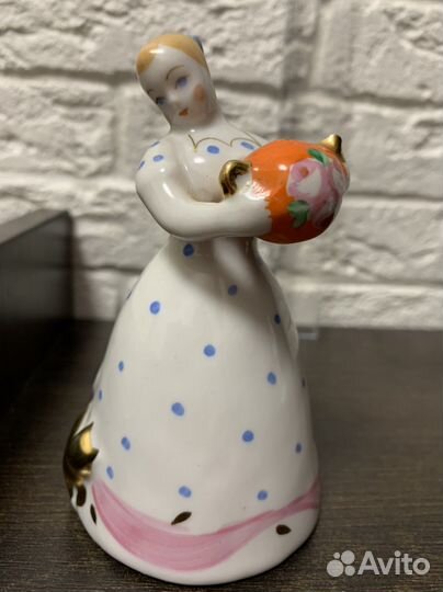 Фарфоровая статуэтка СССР повреждена