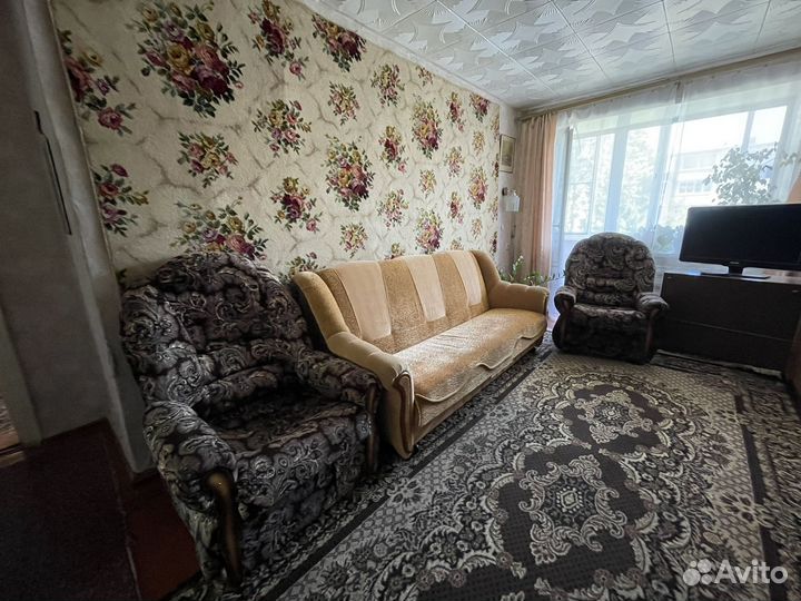 Отдам бесплатно диван и два кресла, самовывоз