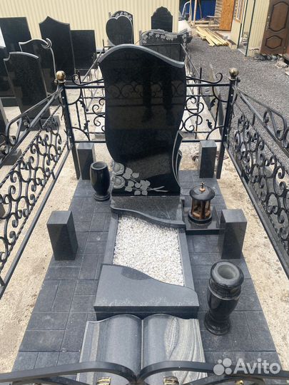 Памятники из природного камня