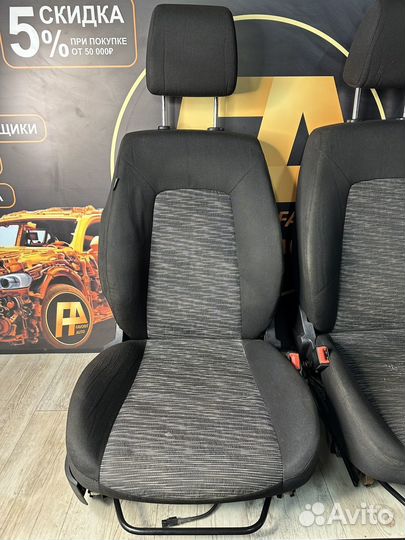 Передние сидения Kia Ceed ED