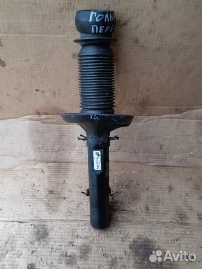 Амортизатор передний Фольксваген Гольф 4