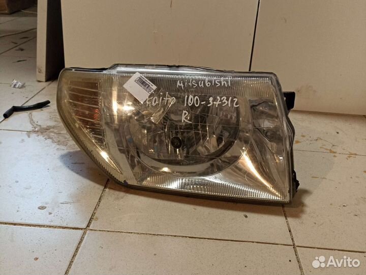 Фара Mitsubishi Pajero iO H76W
