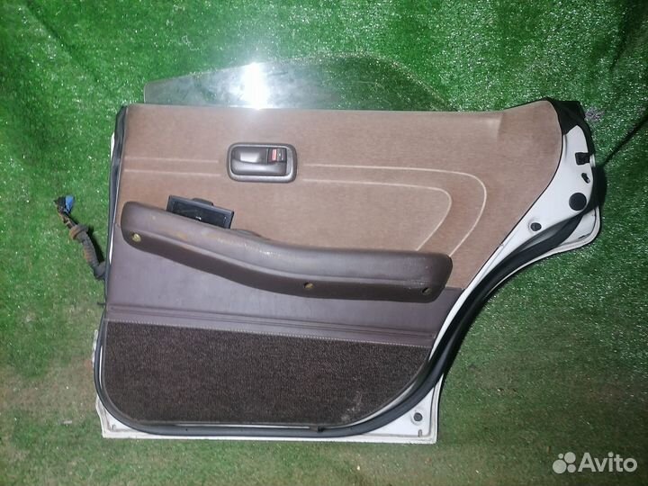 Дверь задняя правая Toyota Mark II GX81 Пустая