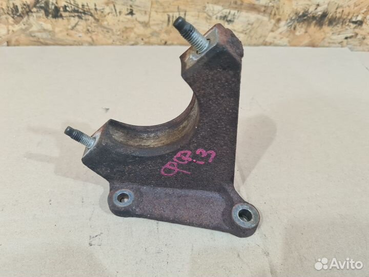 Кронштейн подвесного подшипника Ford Focus 3