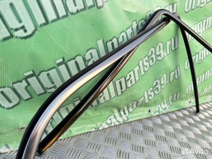 Молдинг стекла задний Mercedes-Benz E-Class W210