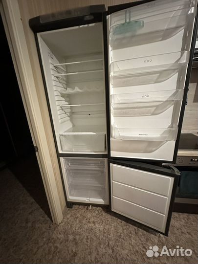 Холодильник бу Electrolux