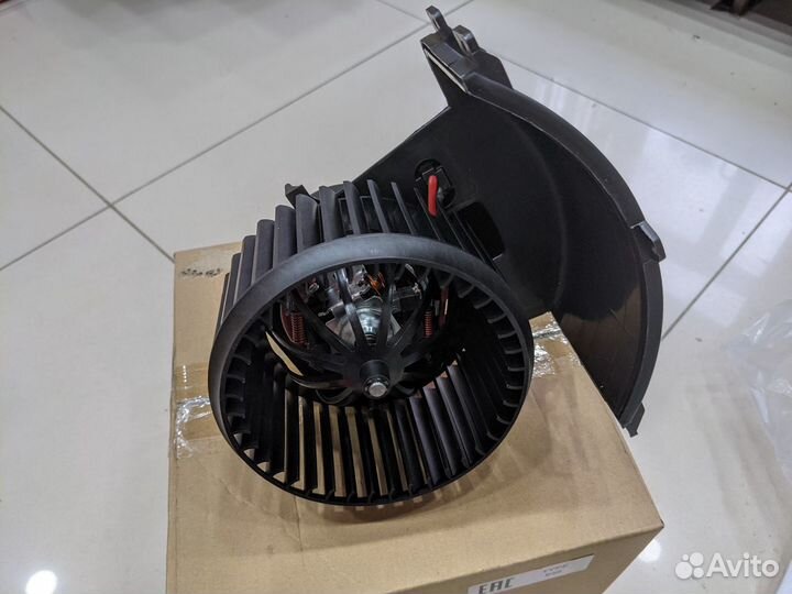 Мотор отопителя Transporter/Multivan/Caravelle