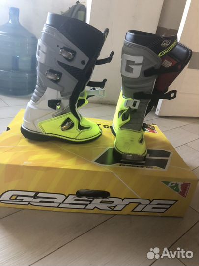 Продаю детские мотоботы