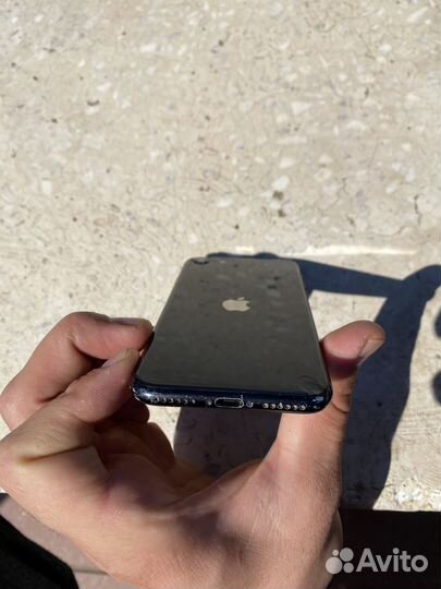 iPhone SE, 64 ГБ