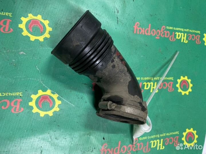 Патрубок воздушного фильтра Peugeot 308 1.6 EP6