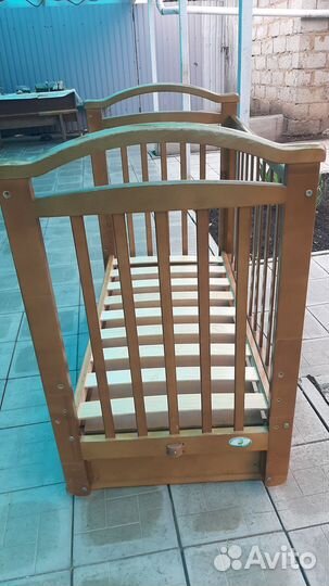 Детская кроватка с матрасиком из массива дерева