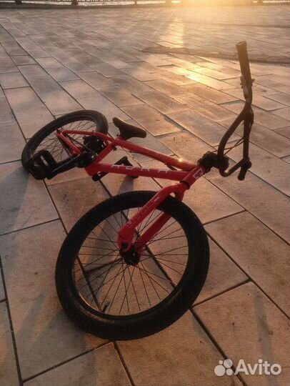 Трюковой велосипед BMX