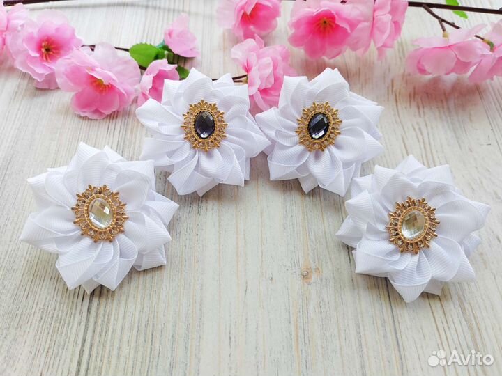 Бантики ручной работы на 1 сентября, белые