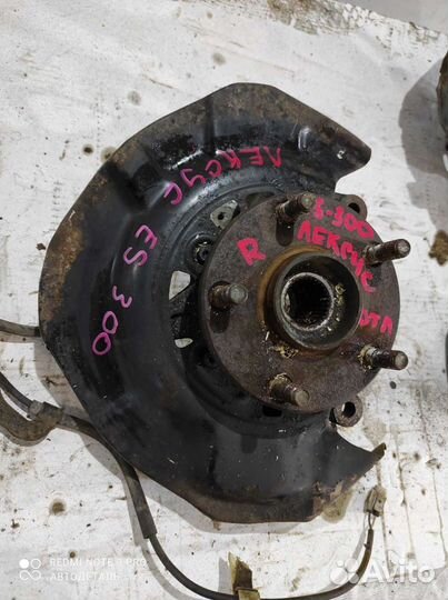 Кулак поворотный передний правый Toyota Camry v40