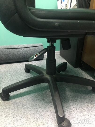 Офисное кожаное кресло руководителя