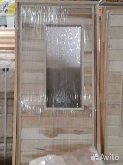 Дверь в парную со стеклом