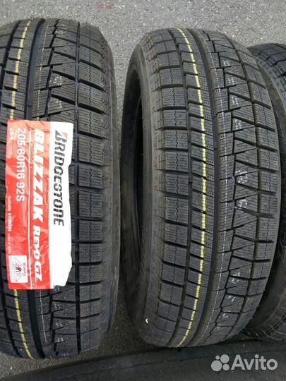 Bridgestone Blizzak Revo GZ 225/55 R17 112