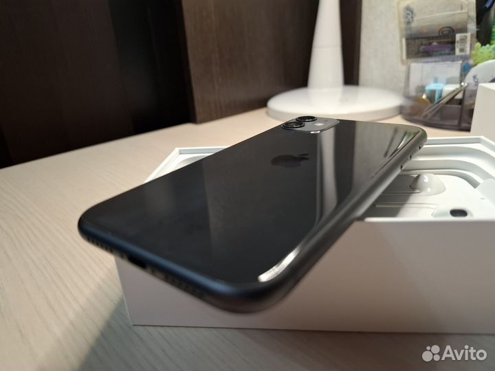 iPhone 11, 64 ГБ