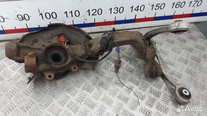 Ступица передняя правая на Volkswagen Passat B5