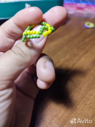 Необычное кольцо из бисера
