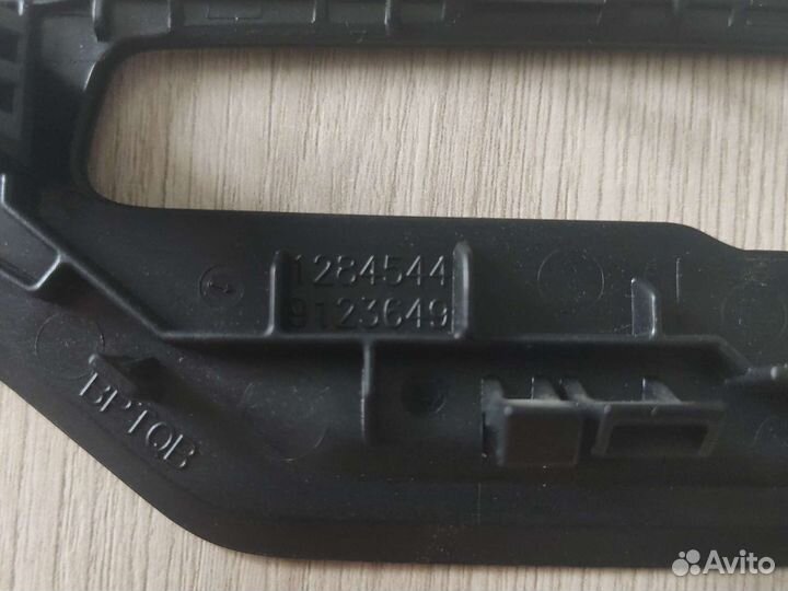 Накладка парящей панели Volvo