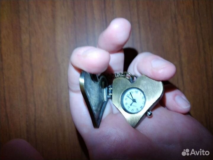 Часы сердечко