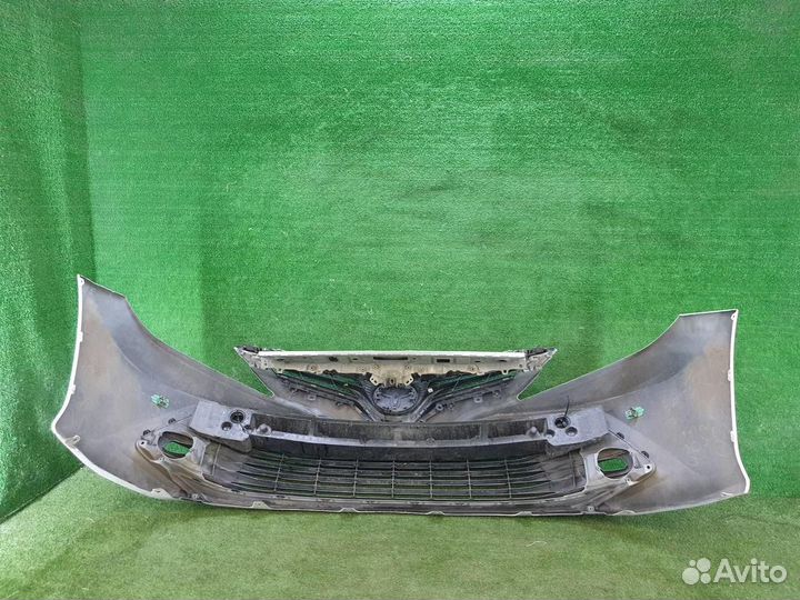 Бампер передний Toyota Camry