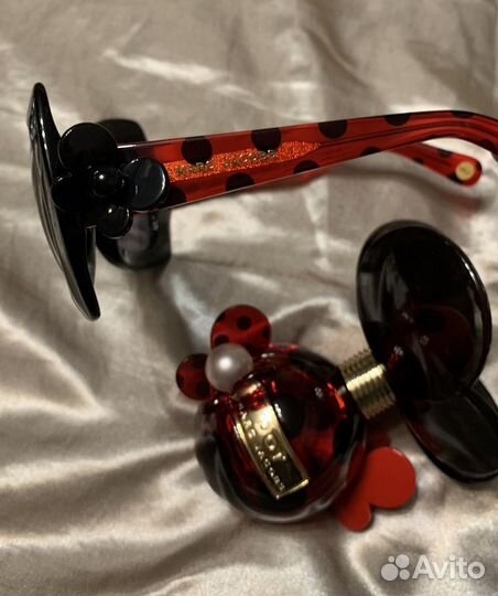 Очки и парфюм Dot Marc Jacobs