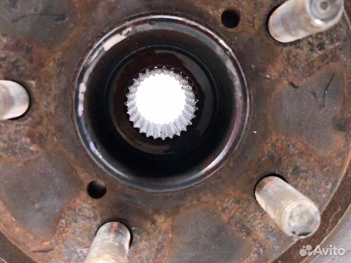 Ступица передняя левая Subaru Legacy Outback BL5