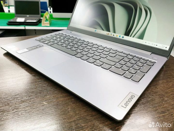 Ноутбук Lenovo Slim 3 (1TB SSD M.2, Ryzen 7320U)