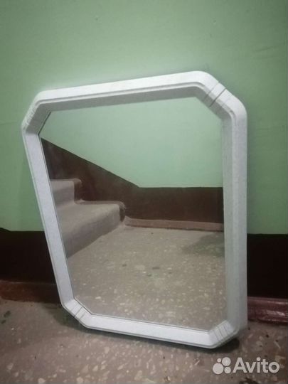 Зеркало настенное в раме